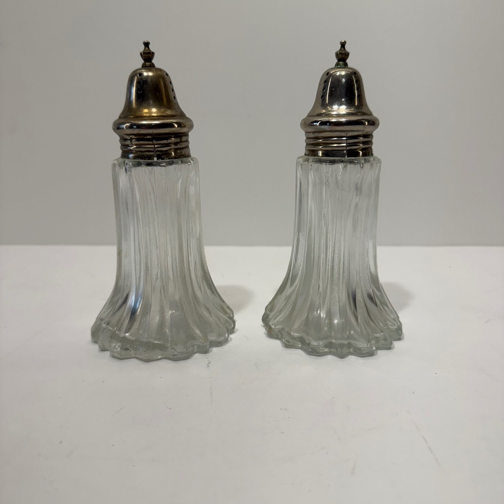 Vintage Ribbed Glass Salt and Pepper Shakers Set Clear Silver Made in Hong Kong